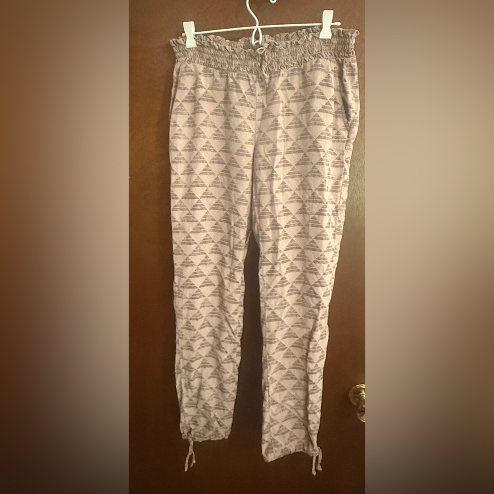 Carve Designs Geometric Print Pants - Gray and White